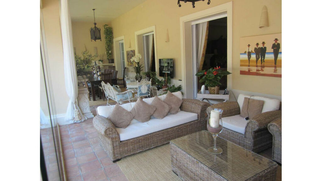 Detached Villa San Roque Club Cádiz - image 3