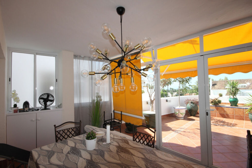 Middle Floor Apartment Nueva Andalucía Málaga - image 3