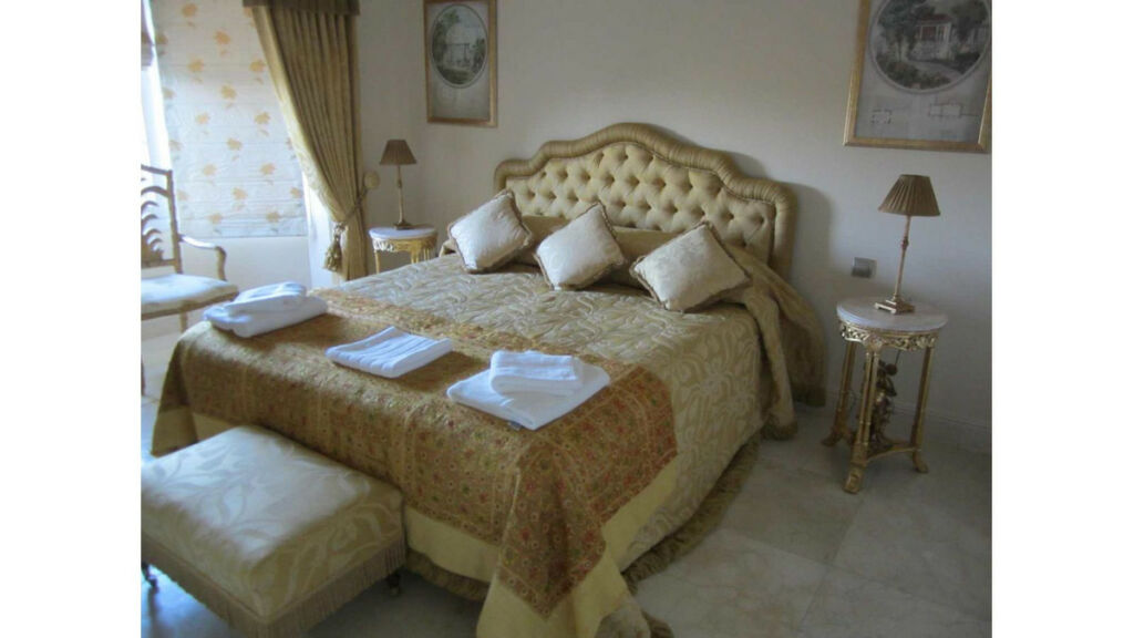Detached Villa San Roque Club Cádiz - image 36