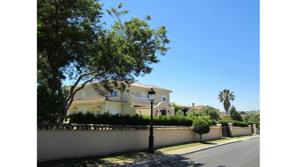 Detached Villa San Roque Club Cádiz - image 39