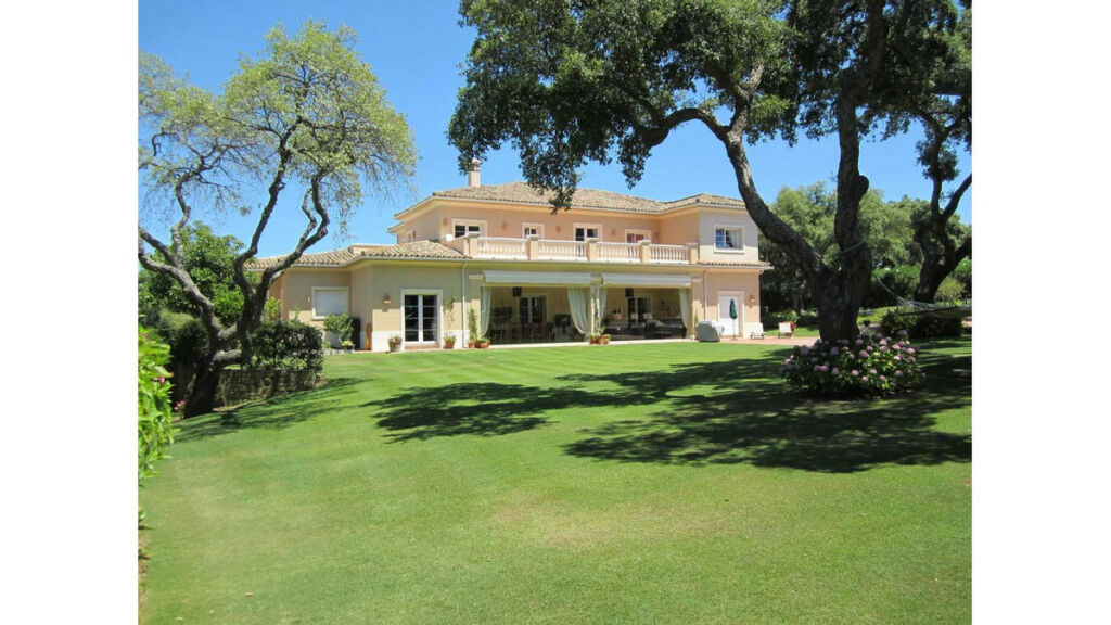 Detached Villa San Roque Club Cádiz - image 40