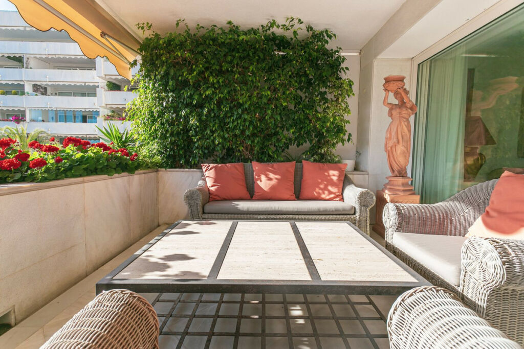 Middle Floor Apartment Marbella Málaga - image 4