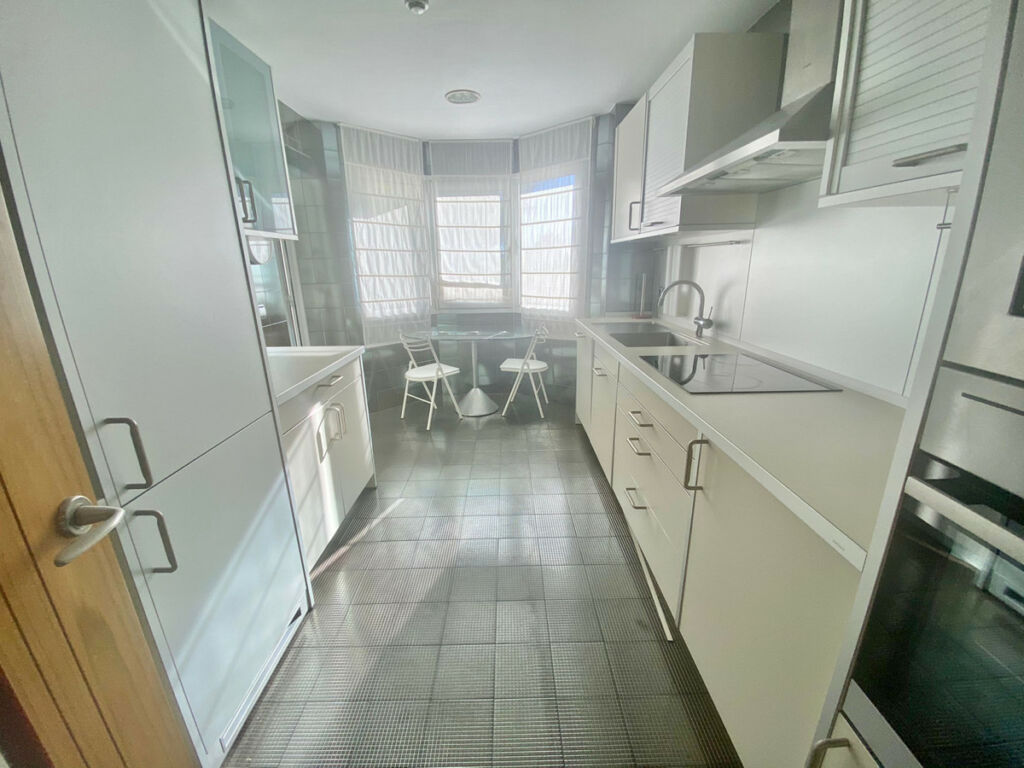 Middle Floor Apartment Puerto Banús Málaga - image 4