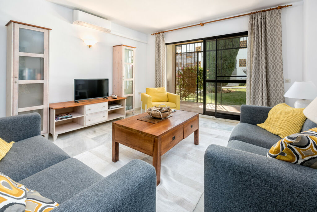 Ground Floor Apartment Calahonda Málaga - image 4