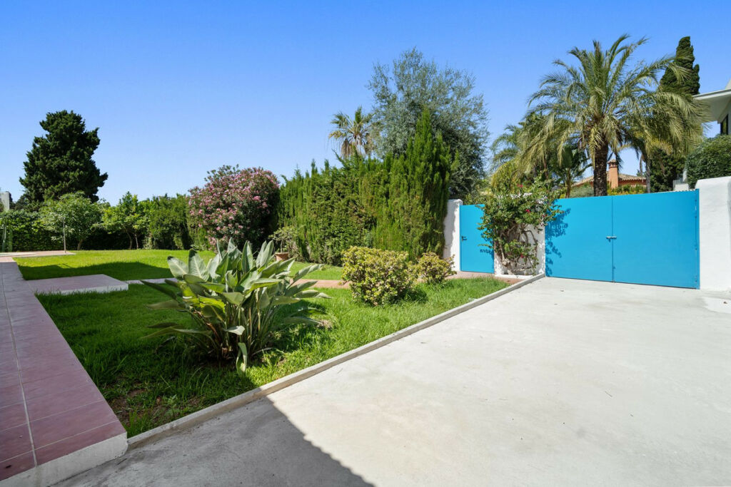 Detached Villa Marbella Málaga - image 40