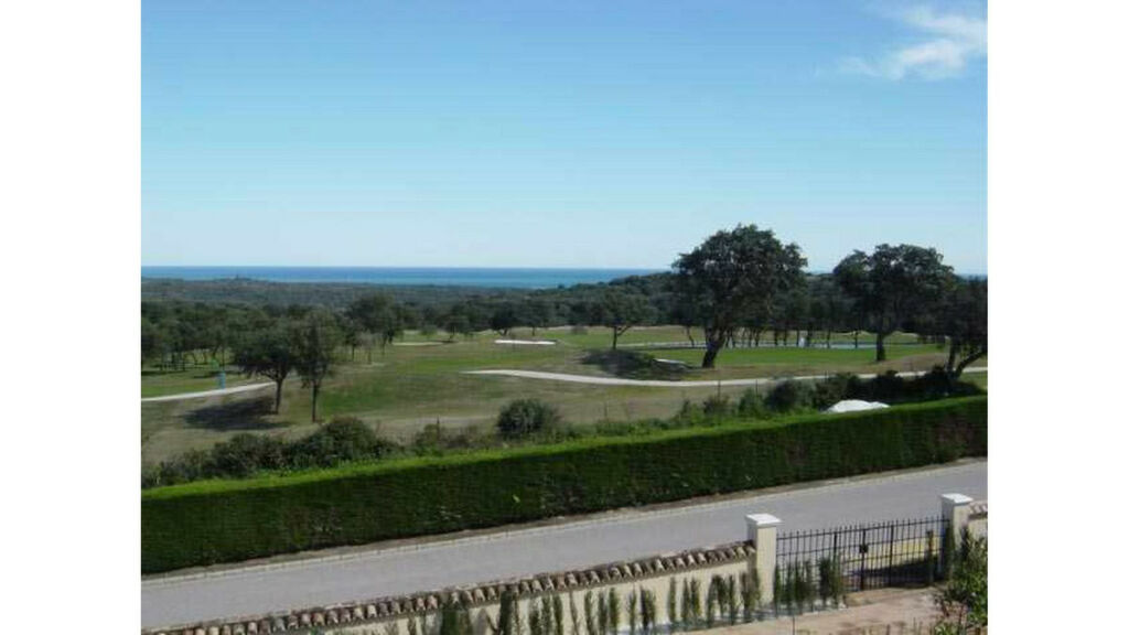 Detached Villa San Roque Club Cádiz - image 48