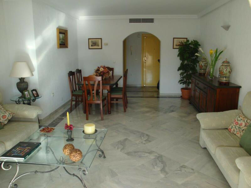 Middle Floor Apartment Nueva Andalucía Málaga - image 5