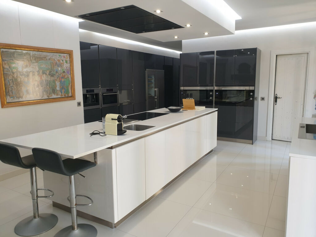 Detached Villa Los Monteros Málaga - image 5