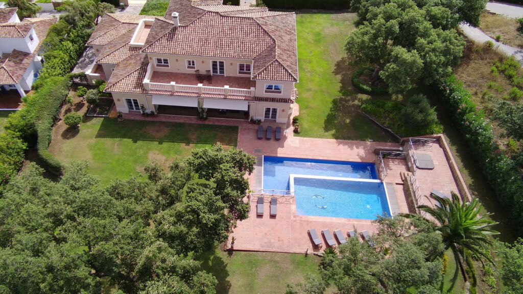 Detached Villa San Roque Club Cádiz - image 5