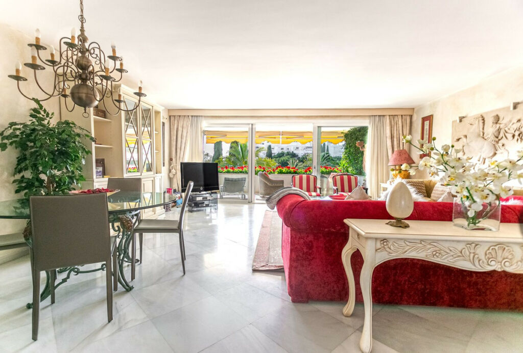 Middle Floor Apartment Marbella Málaga - image 5
