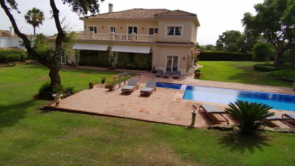 Detached Villa San Roque Club Cádiz - image 52