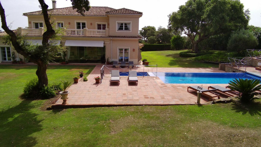 Detached Villa San Roque Club Cádiz - image 59
