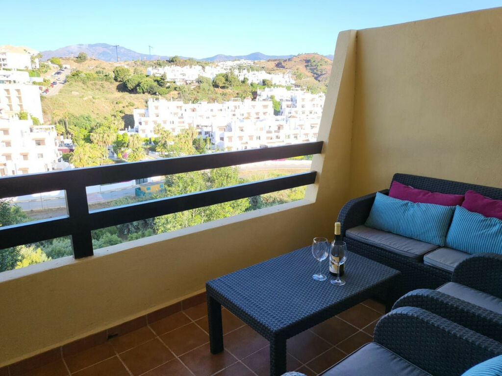 Middle Floor Apartment Selwo Málaga - image 6