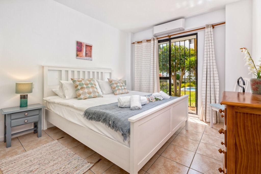Ground Floor Apartment Calahonda Málaga - image 6