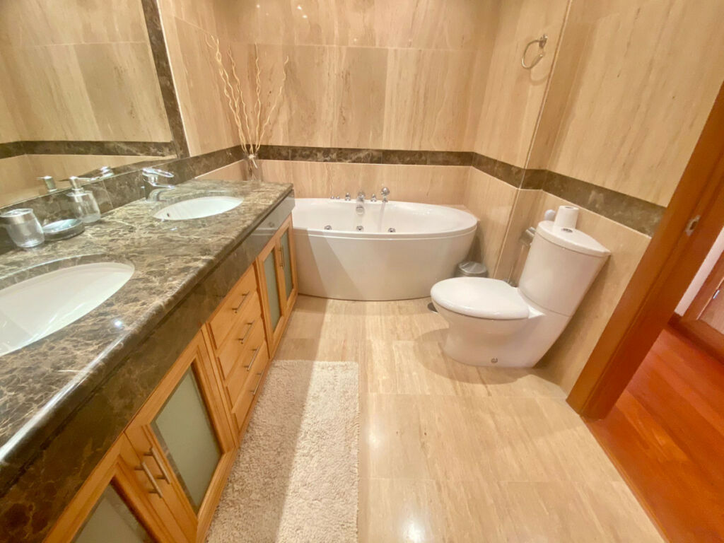 Middle Floor Apartment Puerto Banús Málaga - image 6