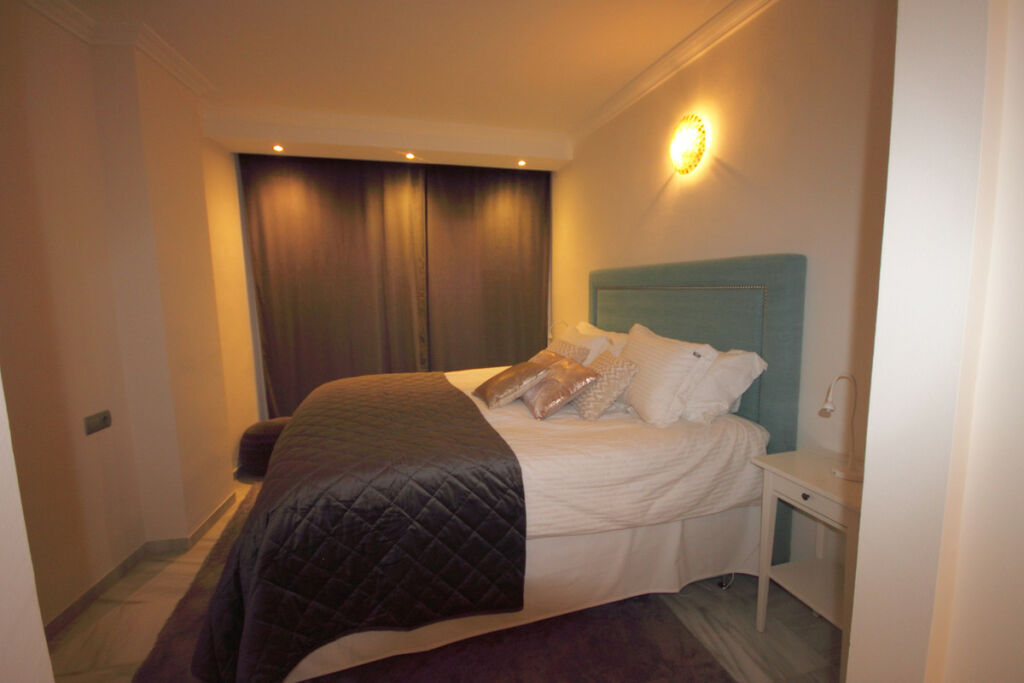 Middle Floor Apartment Nueva Andalucía Málaga - image 7