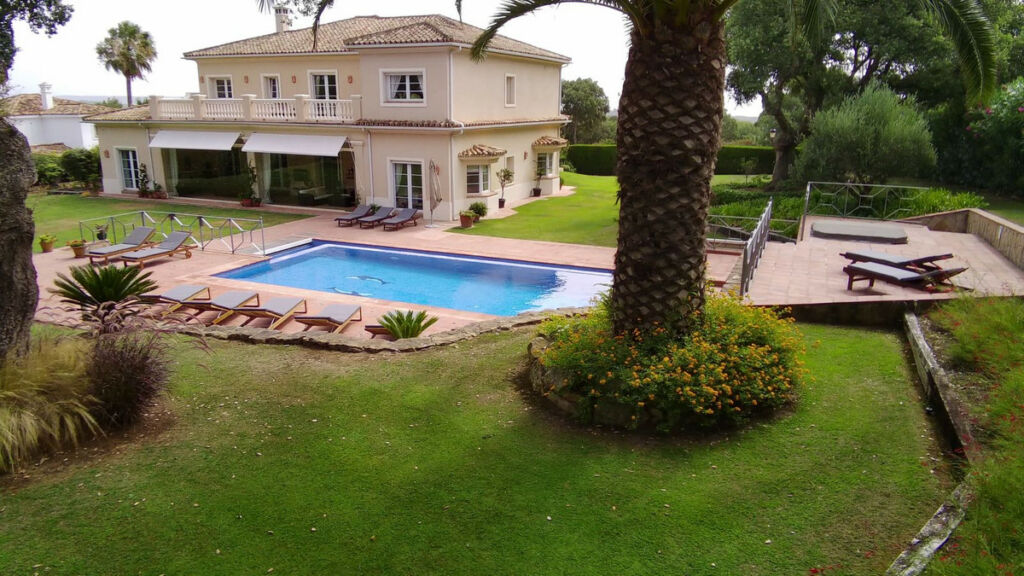 Detached Villa San Roque Club Cádiz - image 75