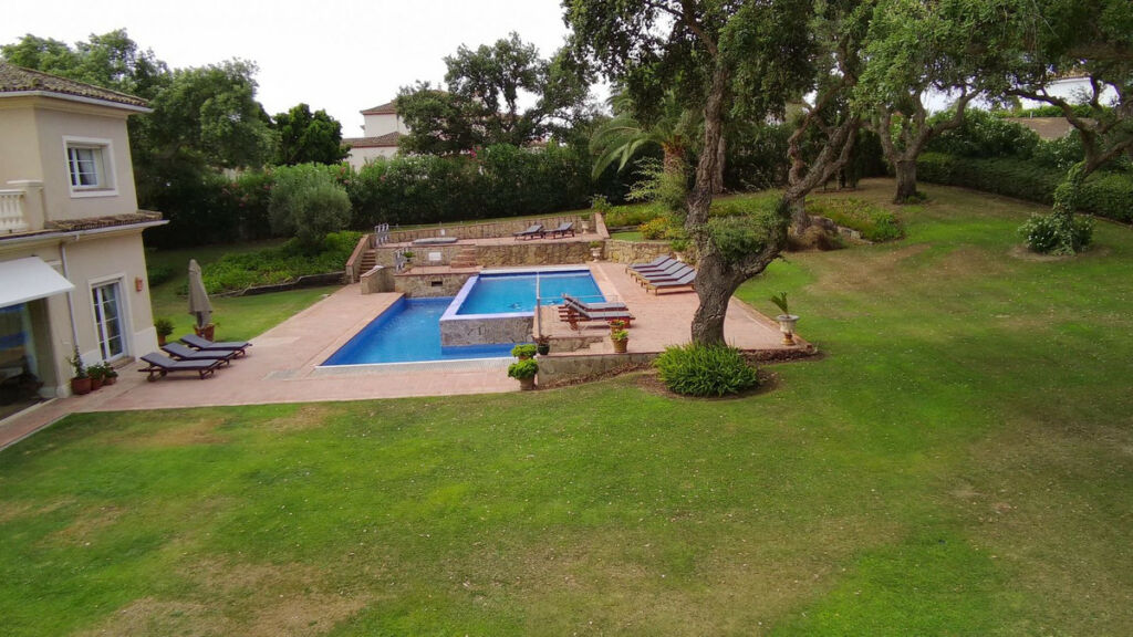 Detached Villa San Roque Club Cádiz - image 77
