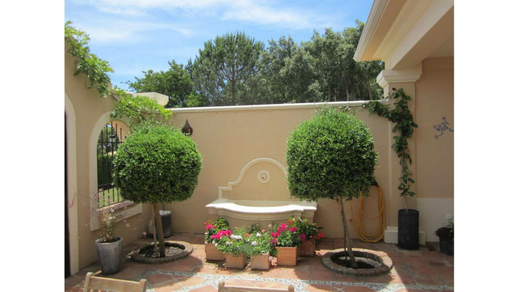 Detached Villa San Roque Club Cádiz - image 11