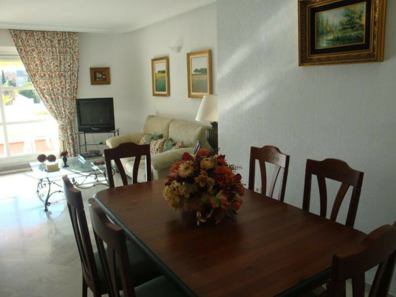 Middle Floor Apartment Nueva Andalucía Málaga - image 8