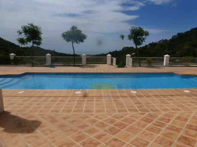 Detached Villa Benahavís Málaga - image 9