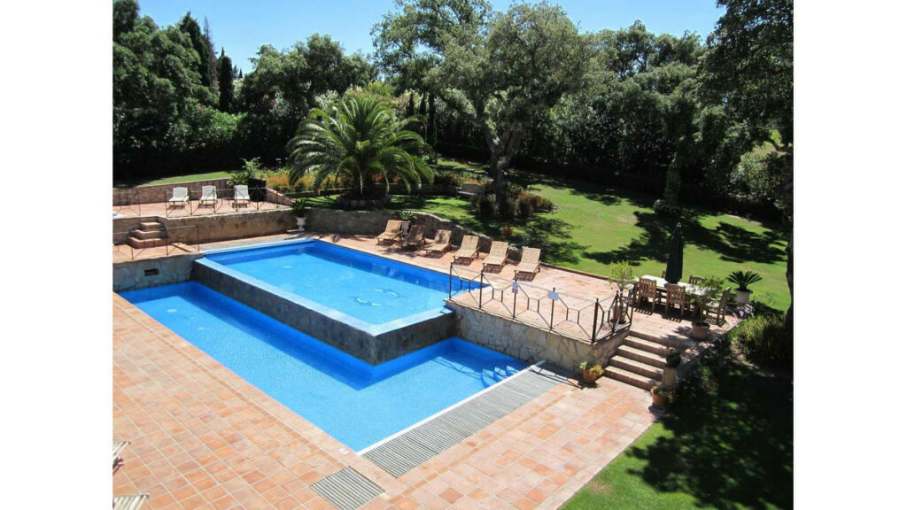 Detached Villa San Roque Club Cádiz - image 12