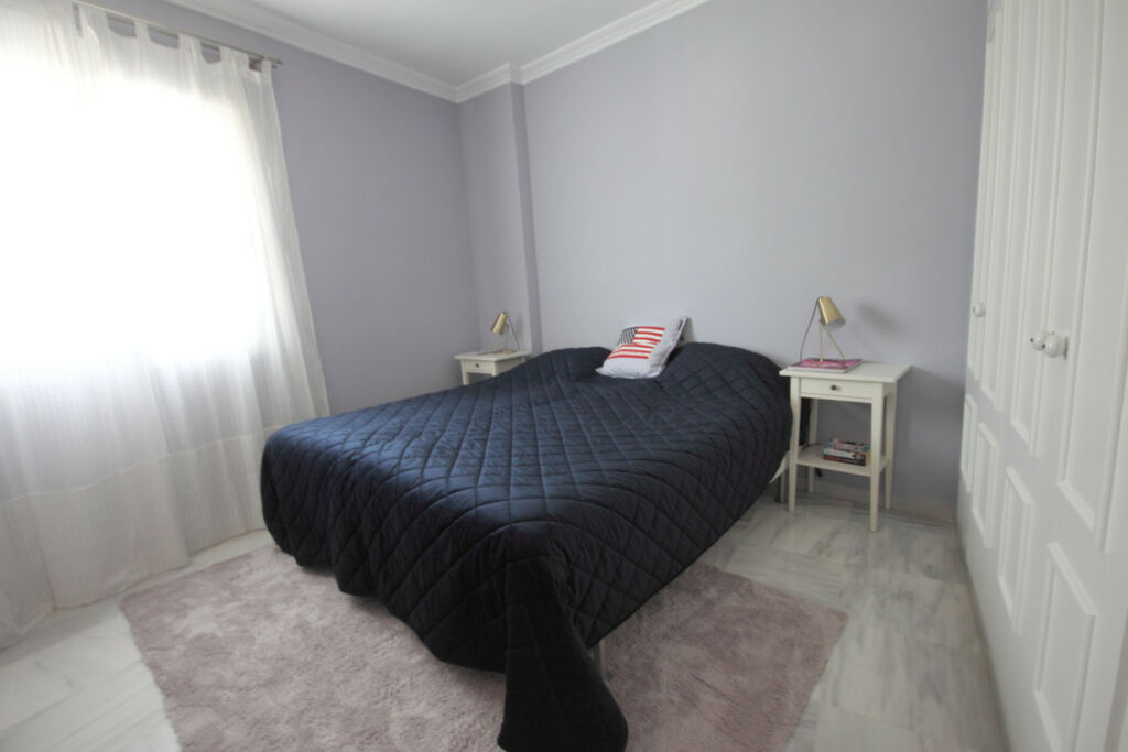 Middle Floor Apartment Nueva Andalucía Málaga - image 9