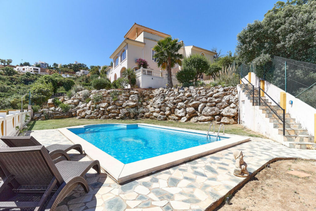 Detached Villa La Mairena Málaga