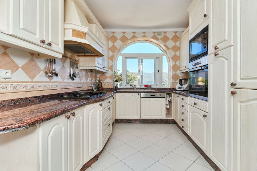 Detached Villa La Mairena Málaga - image 12