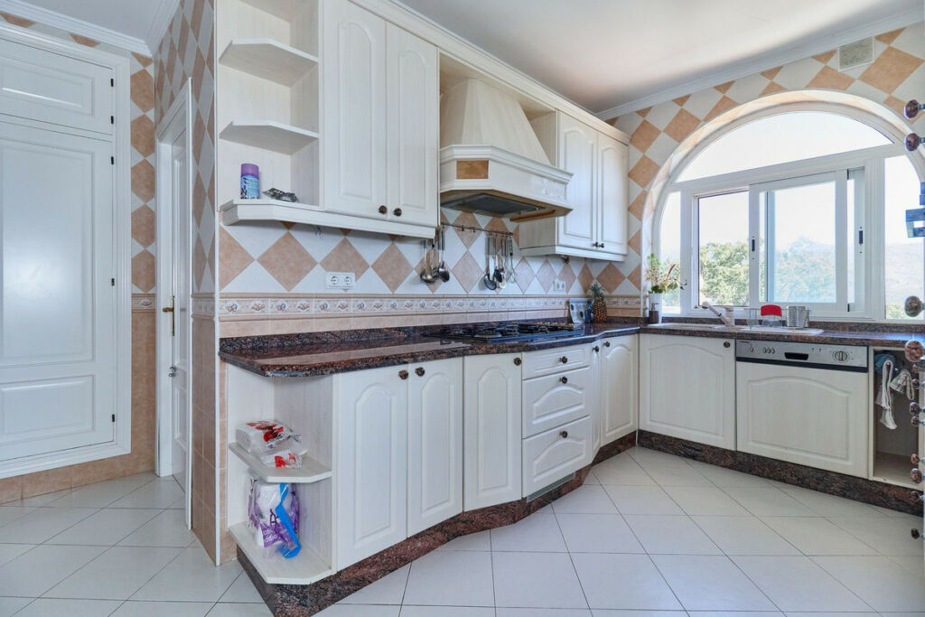 Detached Villa La Mairena Málaga - image 13