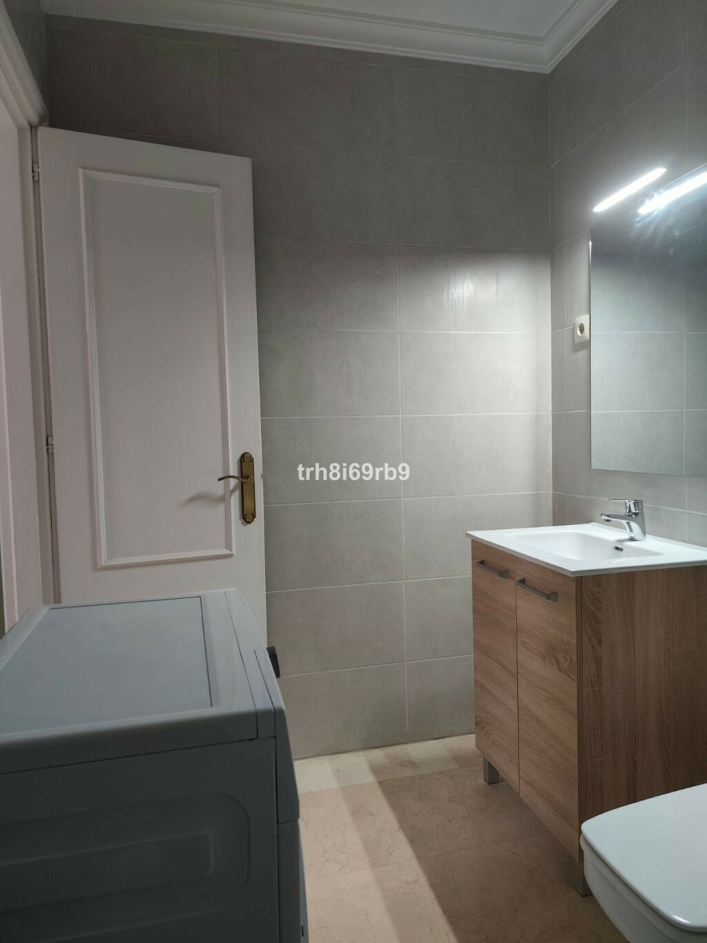 Middle Floor Apartment Benavista Málaga - image 12