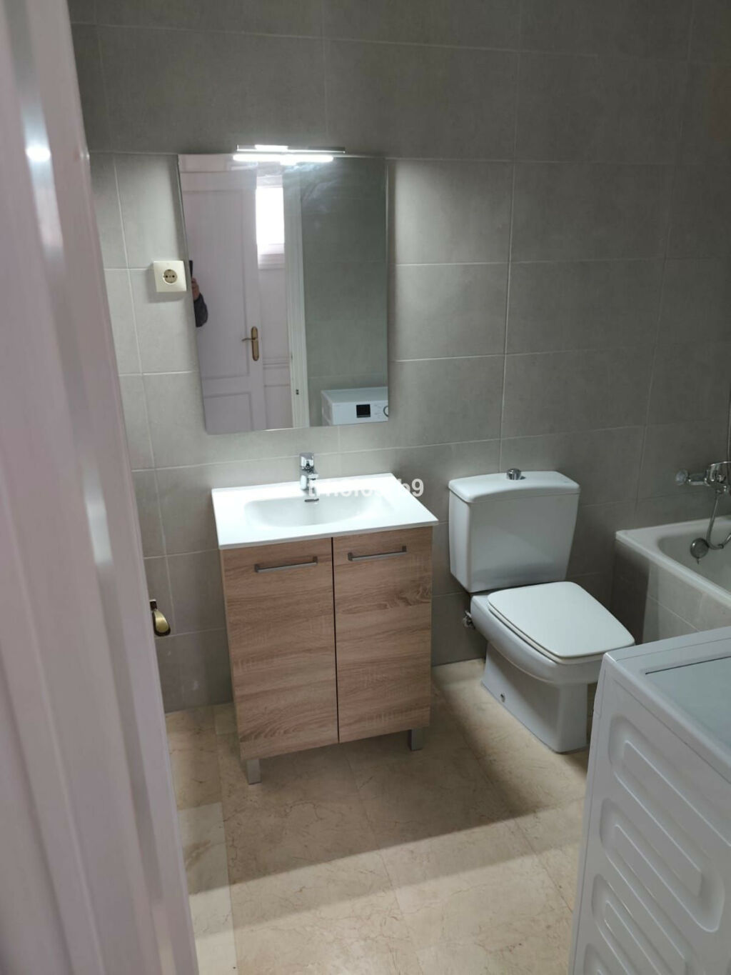 Middle Floor Apartment Benavista Málaga - image 14