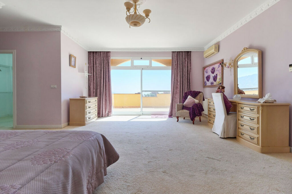 Detached Villa La Mairena Málaga - image 16