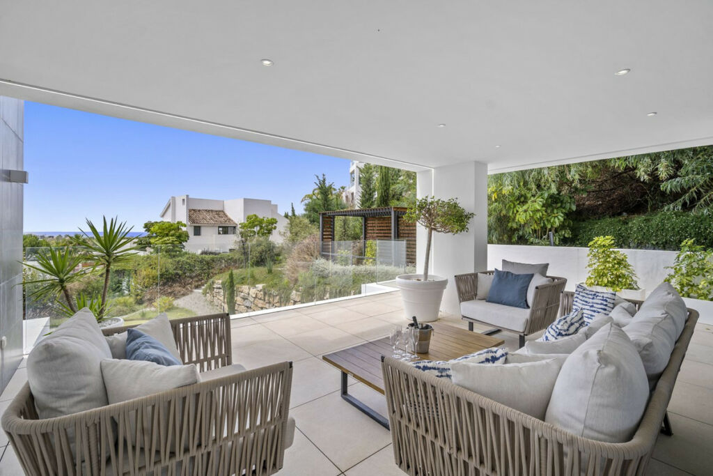 Detached Villa Benahavís Málaga - image 2
