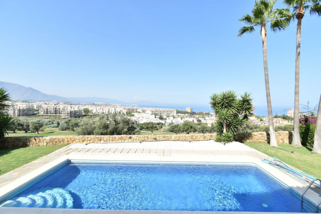Detached Villa Manilva Málaga - image 2