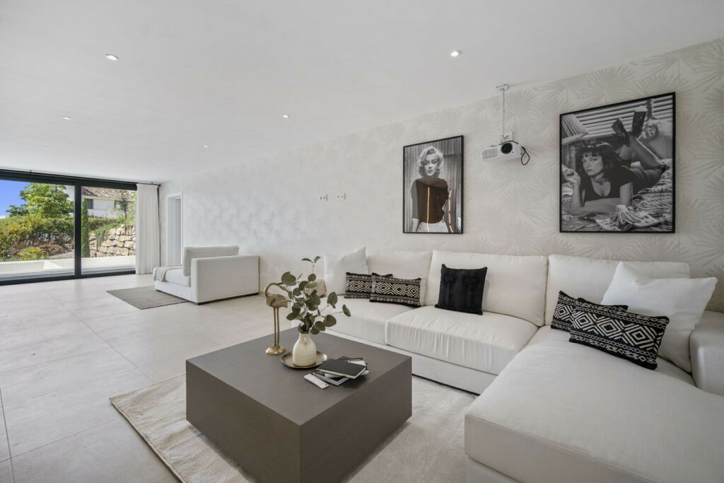Detached Villa Benahavís Málaga - image 24