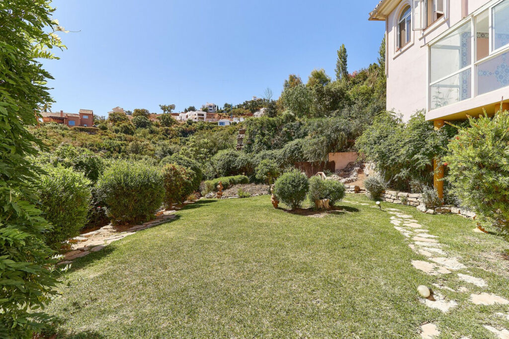 Detached Villa La Mairena Málaga - image 28