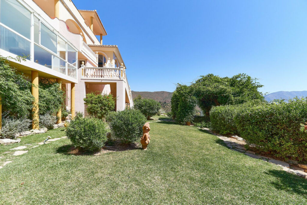 Detached Villa La Mairena Málaga - image 29