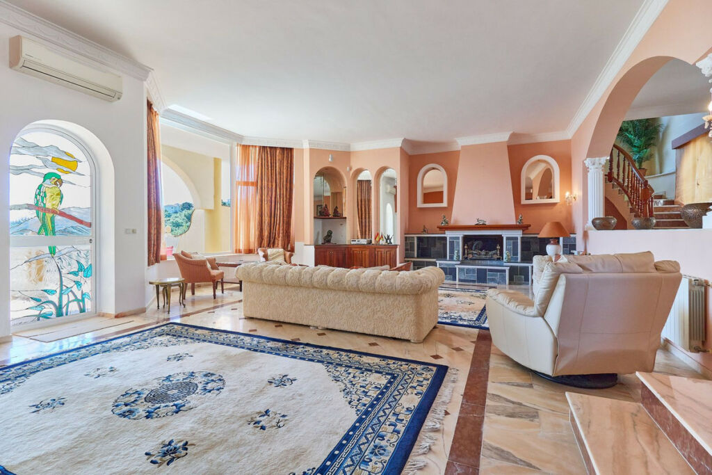 Detached Villa La Mairena Málaga - image 3