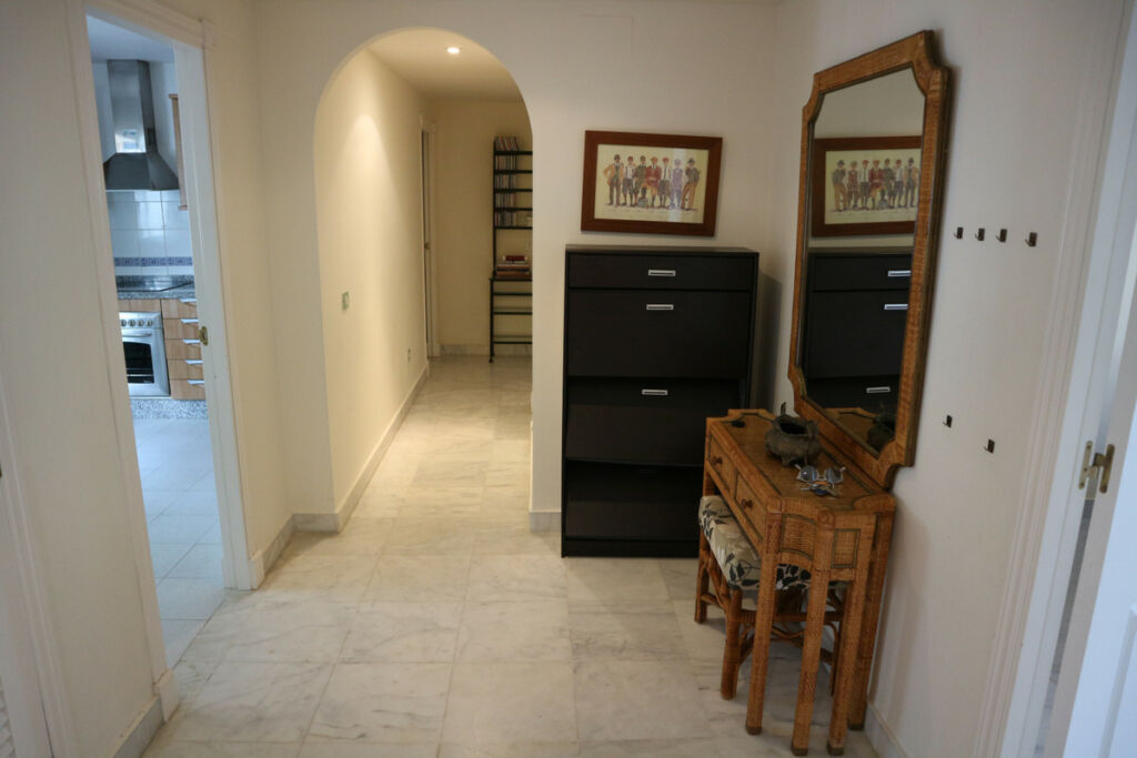 Middle Floor Apartment San Pedro de Alcántara Málaga - image 3