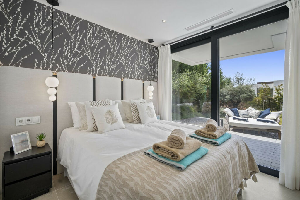 Detached Villa Benahavís Málaga - image 3