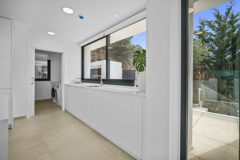 Detached Villa Benahavís Málaga - image 31