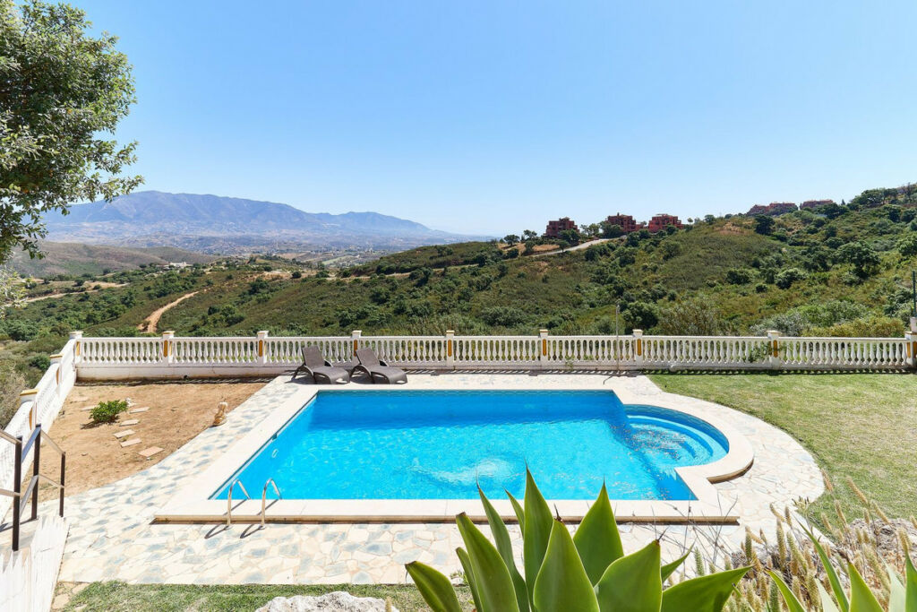 Detached Villa La Mairena Málaga - image 32
