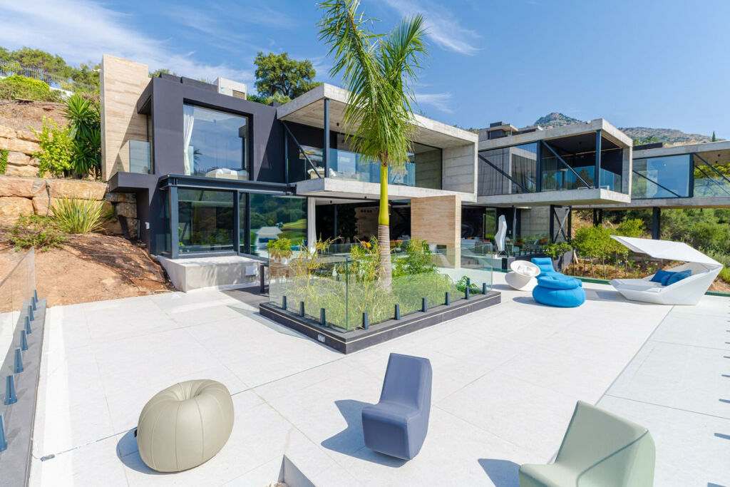 Detached Villa Benahavís Málaga - image 4
