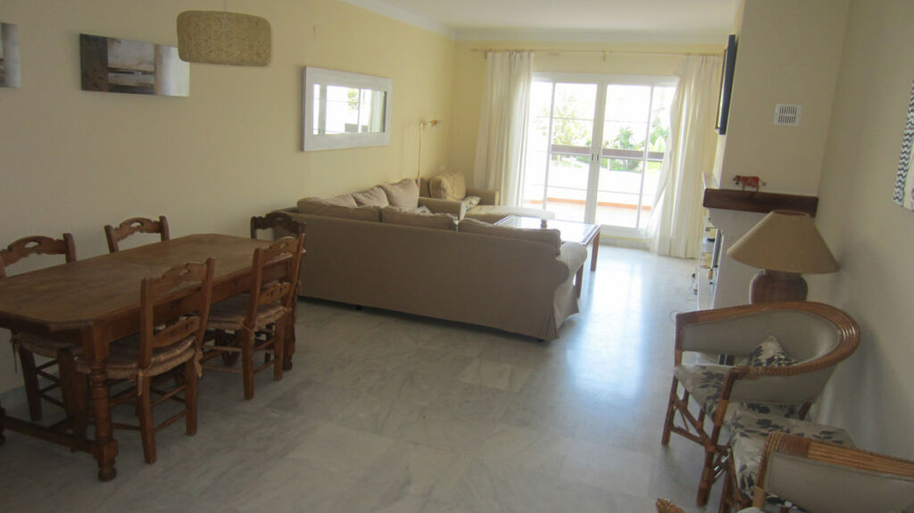 Middle Floor Apartment San Pedro de Alcántara Málaga - image 4