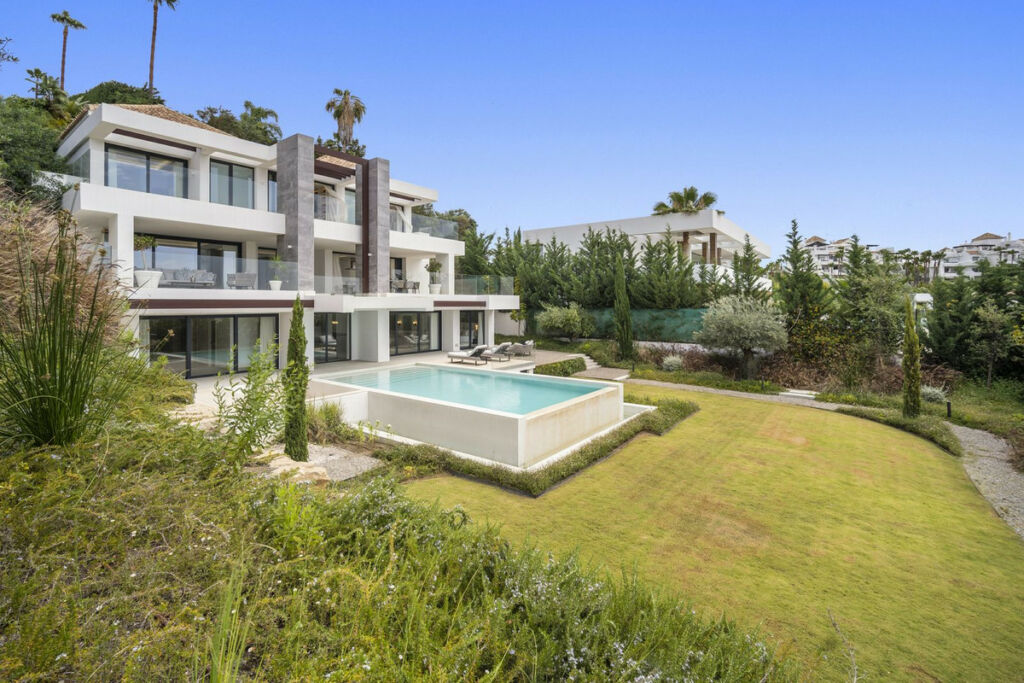 Detached Villa Benahavís Málaga - image 48