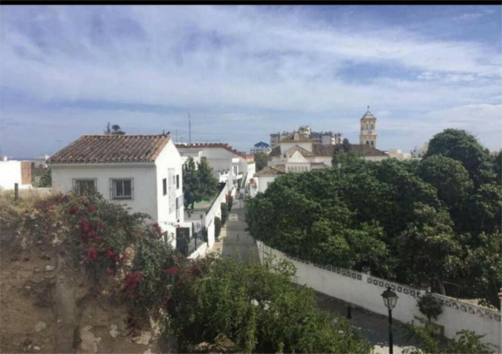 Middle Floor Apartment Marbella Málaga - image 5