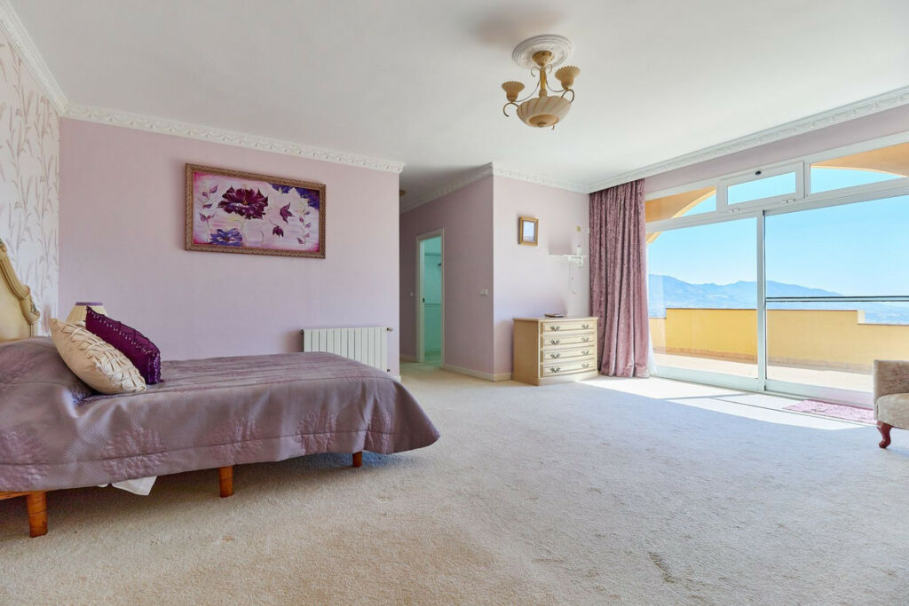 Detached Villa La Mairena Málaga - image 6