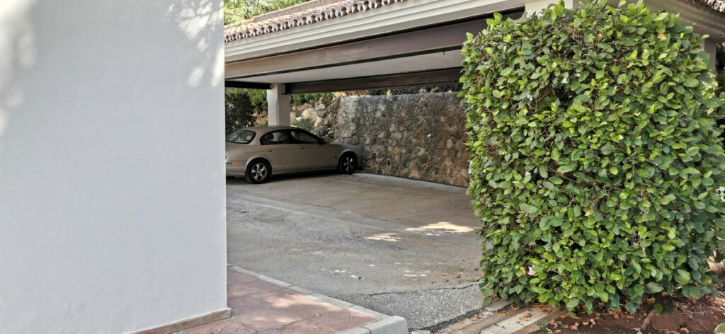 Detached Villa Estepona Málaga - image 10