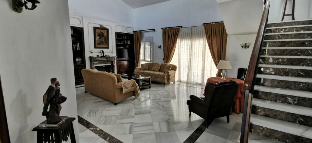 Detached Villa Estepona Málaga - image 16